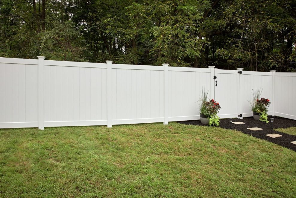 1 solid white vinyl privacy fence 2