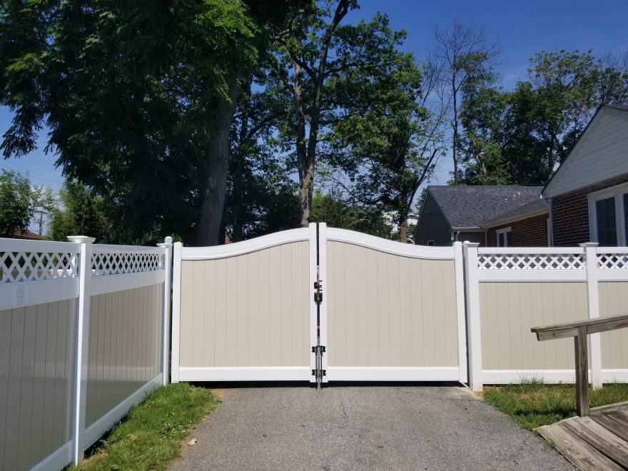 Tan and White Two Tone Vinyl Privacy Fence with Lattice Top and Arched Drive Gate